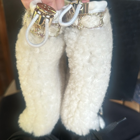 CHANEL Shearling Chain Studded CC High Boots - Picture 9 of 16